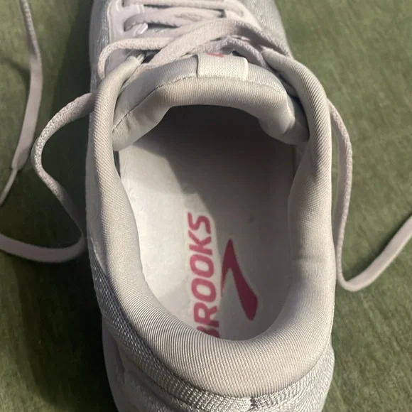Brooks Adrenaline WORN ONCE 24 GTS 9.5 Women's grey Pink Running Shoes stability - Picture 5 of 9